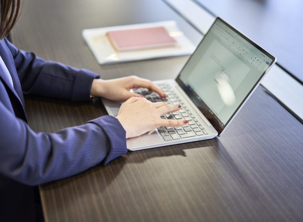 良好な社員関係、メリハリのついた職場環境